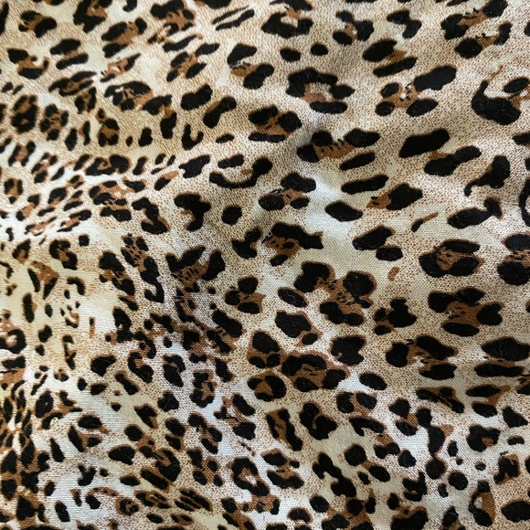 Women’s crop top animal print shirt - Picture 4 of 4